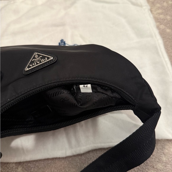 Re-Nylon Prada Re-Edition 2000 mini-bag - Picture 6 of 8